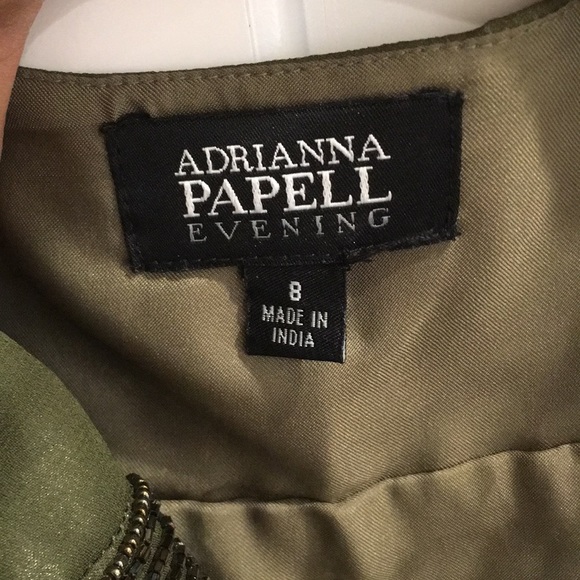 🦚 Dress with beautiful beaded details. - Picture 7 of 8